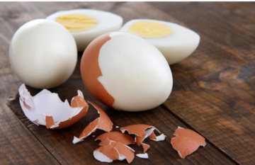 Проколіть яйце перед варінням - цей геніальний трюк збереже вам час і нерви