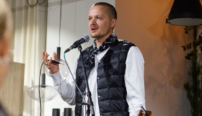 Женя Галич знову затролив 