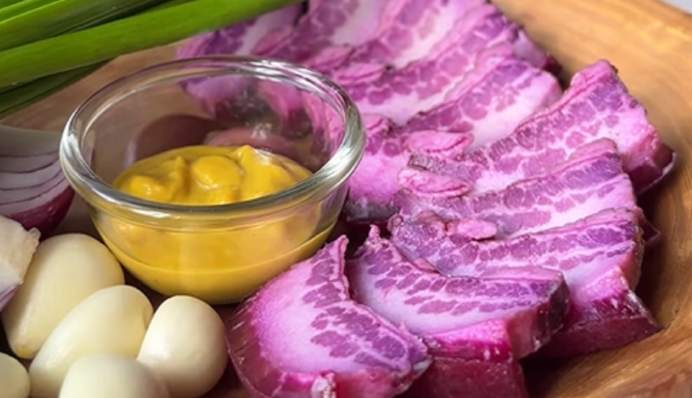 Сало в буряковому квасі - давній рецепт української закуски
