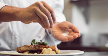 Як врятувати пересолену страву - допоможуть бабусині поради