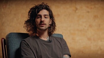 Співак Дантес висміяв нардепів, які скасували засідання через 