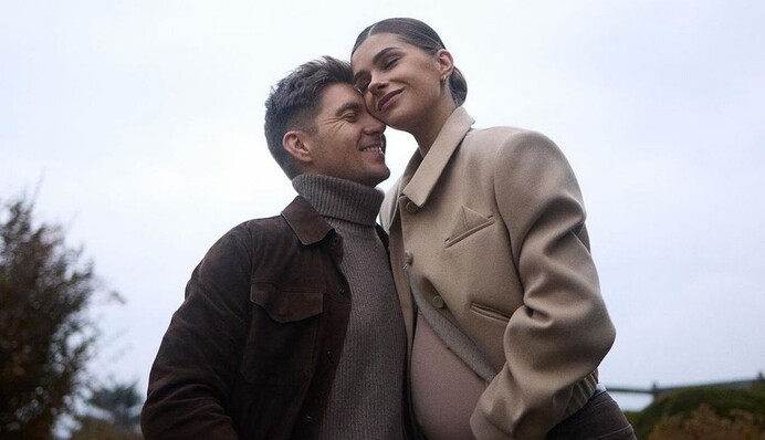 Вагітна дружина Остапчука відповіла, чи знають діти ведучого про майбутнього братика