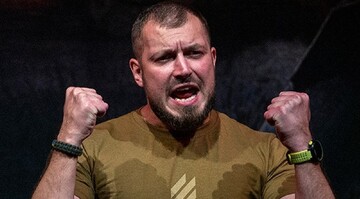 “Дехто писав, що захотілось мобілізуватися”: військовий та актор Євген Авдєєнко про виставу Третьої штурмової