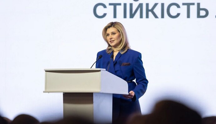 Олена Зеленська показала найтрендовіше поєднання кольорів 2024 року