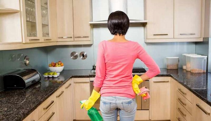 Три місця на кухні, які всі забувають мити  - спробуйте ці прості поради