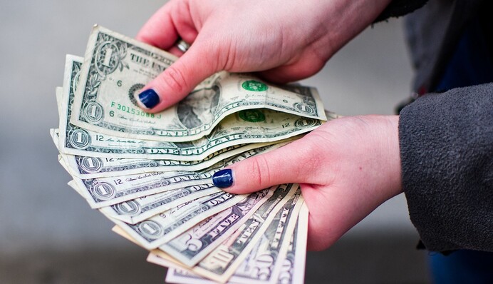 Куда инвестировать во время войны: три способа заработка для простого украинца