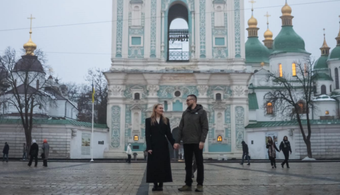 Блогер, который заставил Сырского с ним встретиться, обручился с возлюбленной