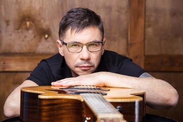 Музикант Лесик Турко, у якого стався серцевий напад під час виступу, прийшов до тями