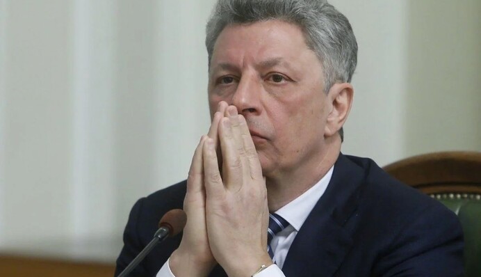 На руці Юрія Бойка під час його вибачення побачили цікавий годинник