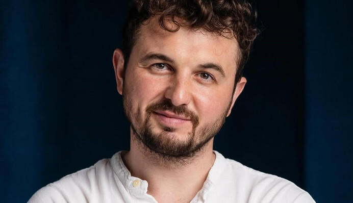 33-летний актер Евгений Янович пожаловался на старость