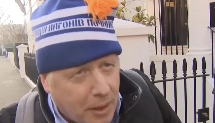 Борис Джонсон потерял знаменитую украинскую шапку