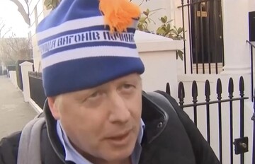 Борис Джонсон втратив знамениту українську шапку