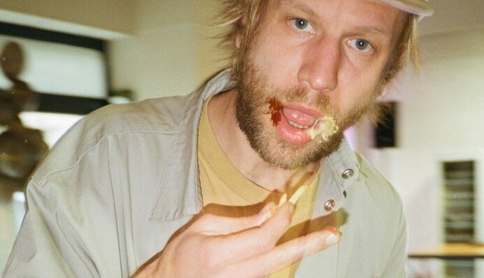 Певец Иван Дорн чудом избежал удара в нос от продюсера