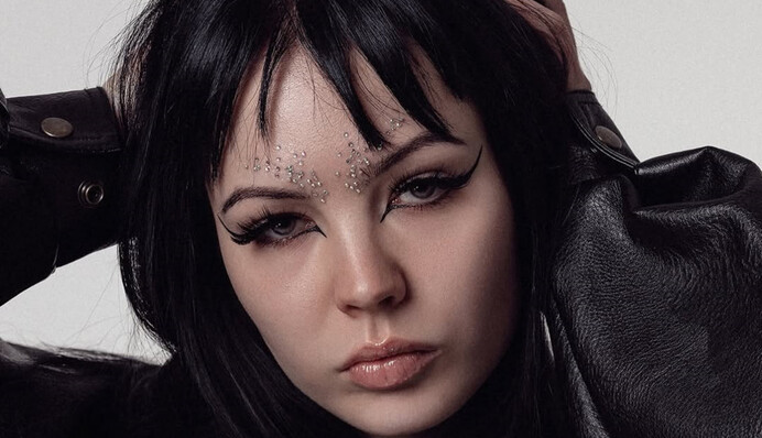 Вокруг певицы Кажанны и ее продюсерки Jerry Heil устроили скандал — заподозрили рабство