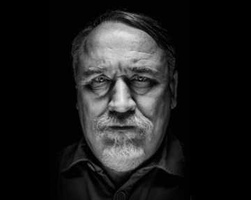 «Если ваши страны начнут конфликт, за какую будете воевать?» Писатель жестко обратился к двойным гражданам