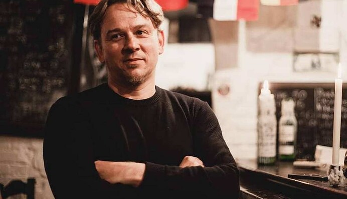 Аптечка українського співака врятувала бійця на фронті