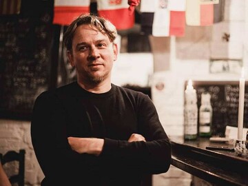 Аптечка украинского певца спасла бойца на фронте