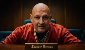 Певец Потап в своем новом клипе обнял и попарил Трампа