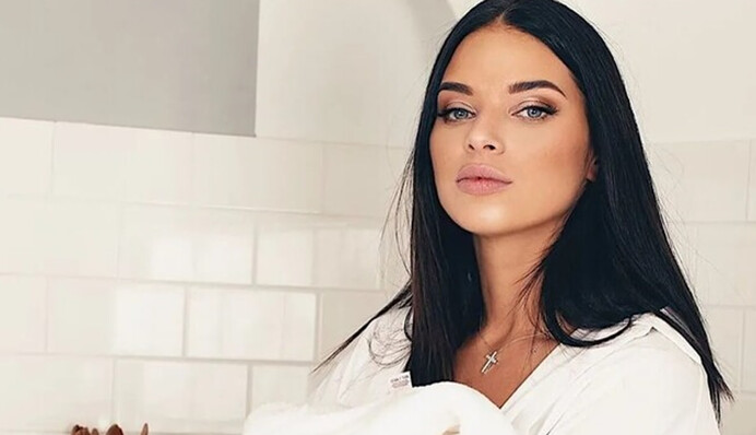 ​Дружина Усика зустрілася з побитою підлітками в Білій Церкві дівчинкою