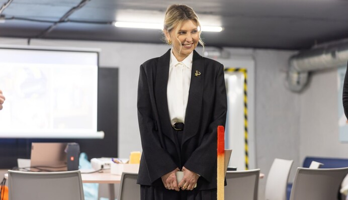 Елена Зеленская показала брошку с петушком из Бородянки: где приобрести украшение и сколько оно стоит