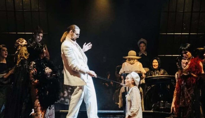 «Скучное и вульгарное действо!» Телеведущий побывал на спектакле скандального преподавателя из университета Карпенко-Карого