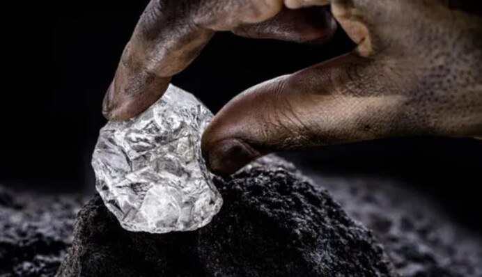 ​Український письменник-фантаст похизувався своїми точними передбаченнями і дав прогноз по рідкісноземельних металах