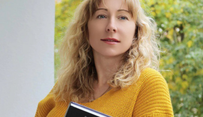 Українська письменниця врятувалась від поліції завдяки своєму статусу