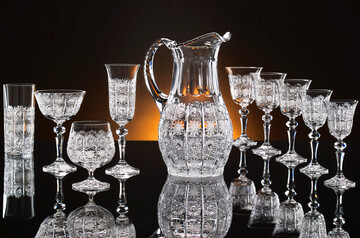 Українців попередили: чому не можна довго тримати вино у радянських кришталевих фужерах