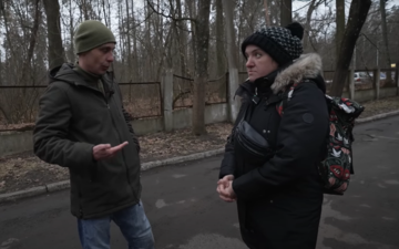 «Почему взяли в интервьюеры эту женщину? Она же буквально бухала всю жизнь»: журналистку развеселило замечание в отношении нее