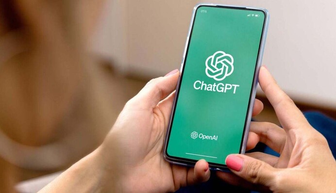 «Чтобы быть беспристрастной, спросила у чата GPT...» Что за новая тенденция появилась в мире и в Украине