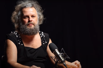 «Мои дочери, глядя на меня, начали носить платья». Украинский музыкант ответил на испуг по поводу его одежды