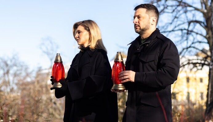 Елена Зеленская вместе с мужем почтила память Героев Небесной сотни