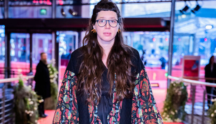 Накануне родила сына: режиссер Екатерина Горностай появилась на красной дорожке Берлинале-2025