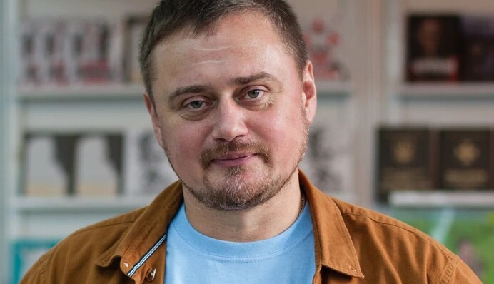 Письменник поставив 