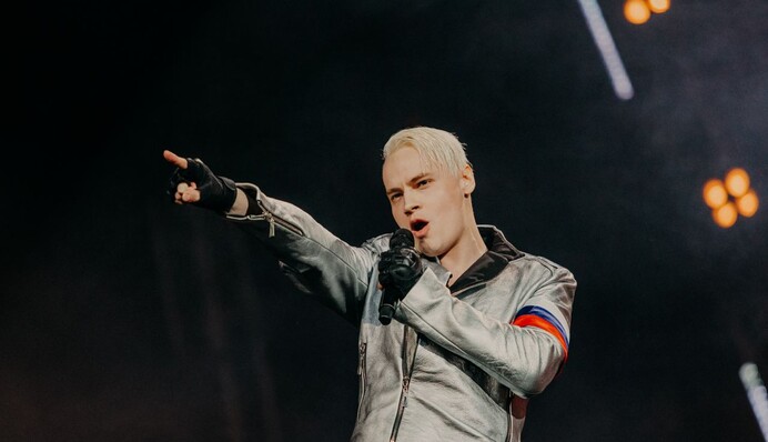 Российскому певцу Шаману выписали подозрение