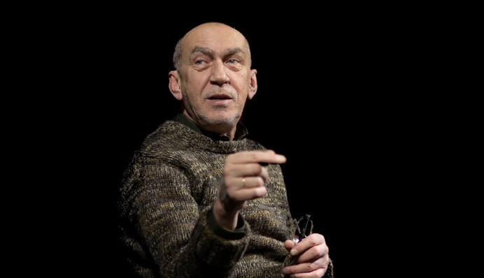 Писатель рассказал о своих страданиях, когда украинские топ-блоггеры переходят на русский