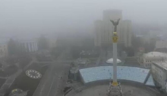 Закрити вікна, пити багато води: як мешканці Києва справляються із забрудненням повітря у місті