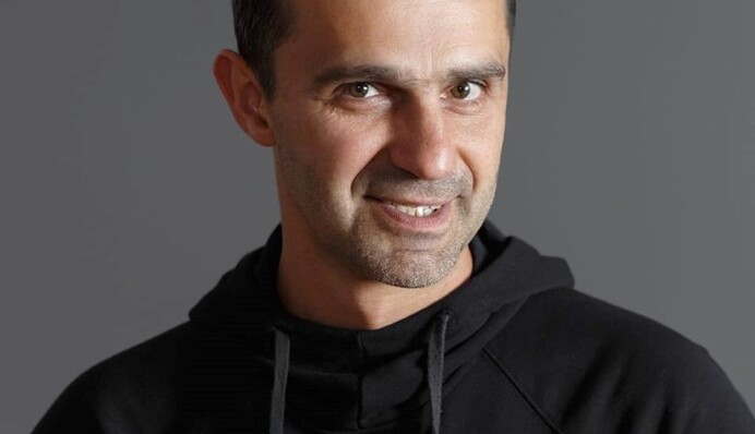 Шумные соседи посреди ночи растрогали украинского артиста