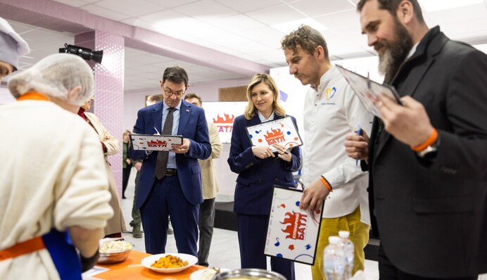 Олена Зеленська разом з Євгеном Клопотенком стала суддею 