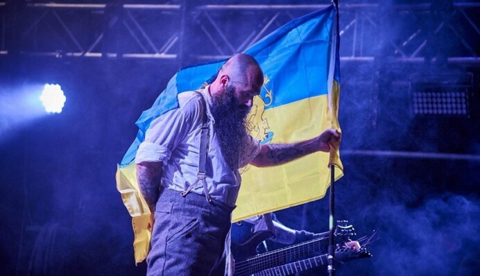 Больной онкологией певец пригрозил Минкульту судом