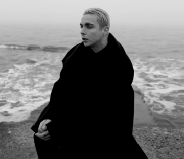 Украинский певец оригинальным образом поддержал одежду Зеленского на встрече с Трампом