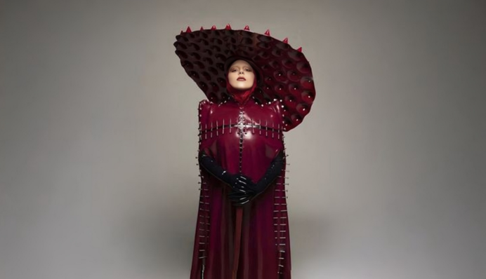 «Вот он - евроцентризм и преемственность рыцарской традиции»: дочь художника придумала новое псевдо для Леди Гаги