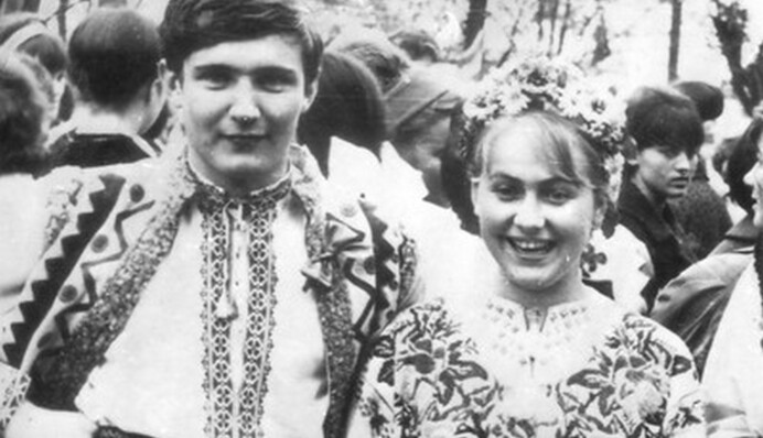 Встретил в мединституте и посвятил 