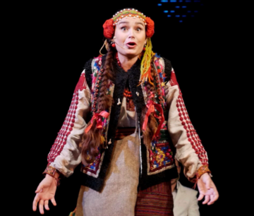 Заслужена артистка України пройшлася по Трампу під час вистави