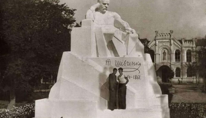 Осталось только фото: что произошло с уникальным памятником Тарасу Шевченко в Сумах