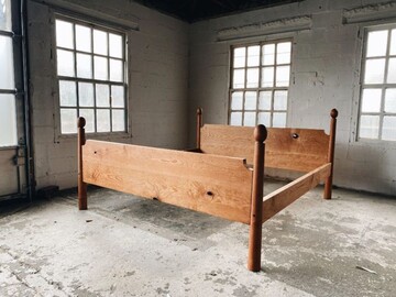 Объявление о продаже кровати, зеркала и ковра за бешеные деньги озадачило людей