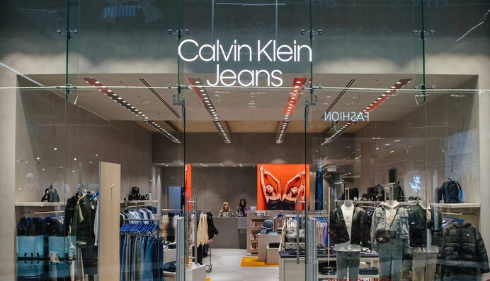 Чи правда перші у світі дизайнерські джинси — українські? Історія всесвітньо відомого модельєра