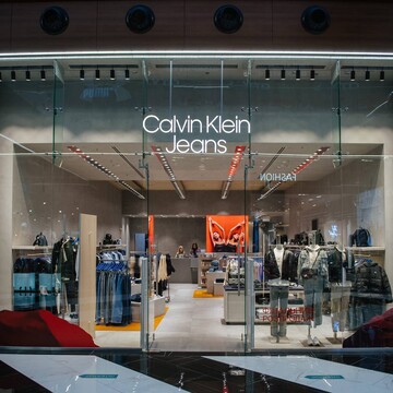 Чи правда перші у світі дизайнерські джинси — українські? Історія всесвітньо відомого модельєра