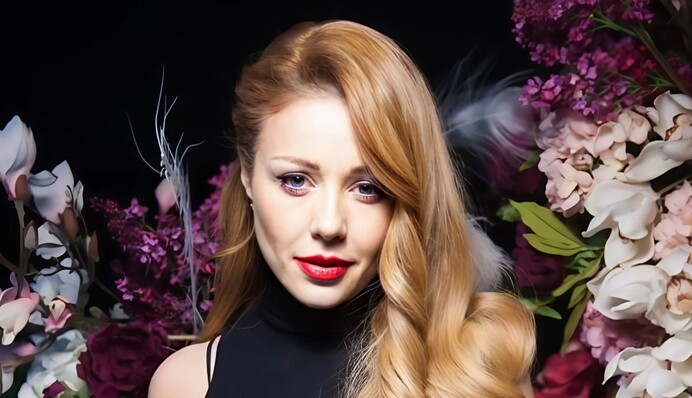 Тина Кароль показалась в сексуальном платье, которое 