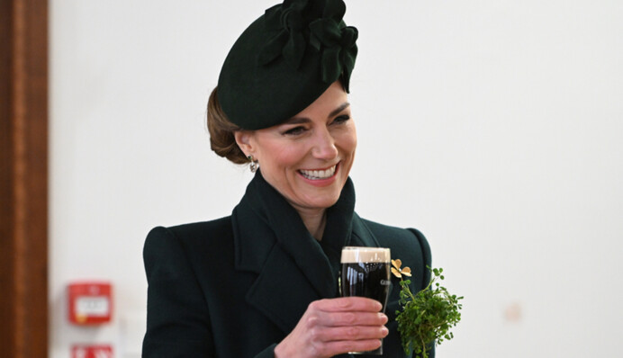 Принцесса Уэльская угостилась пивом вместе со своими бойцами во время празднования Дня святого Патрика